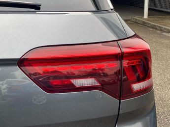 VOLKSWAGEN T-ROC 1.5 Tsi Gpf Evo R-Line Suv 5Dr Petrol Dsg Euro 6 (S/S) (150 Ps)
