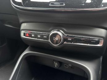 VOLVO XC40 2.0 B3P Core 5Dr Auto