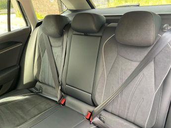 VOLKSWAGEN PASSAT 1.5 Tsi Ehybrid Match 5Dr Dsg