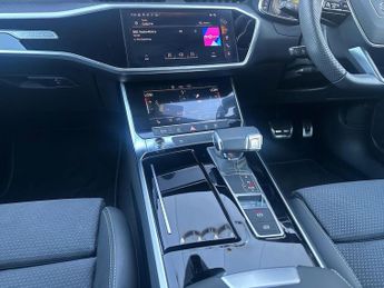 AUDI A6 2.0 TDI 40 Black Edition Estate 5dr Diesel S Tronic quattro Euro