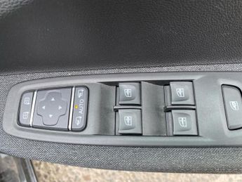RENAULT ZOE R135 EV50 52kWh Iconic Hatchback 5dr Electric Auto (Boost Charge