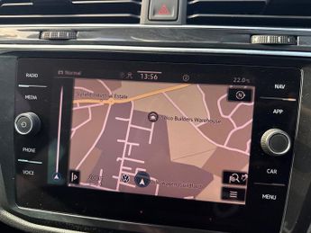 VOLKSWAGEN TIGUAN 2.0 Tdi Elegance Suv 5Dr Diesel Dsg Euro 6 (S/S) (150 Ps)