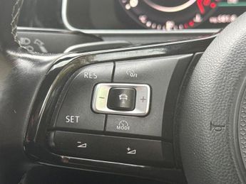 VOLKSWAGEN GOLF 2.0 TSI R Hatchback 5dr Petrol DSG 4Motion Euro 6 (s/s) (310 ps)