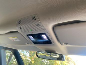 VOLKSWAGEN ID. BUZZ Pro 77kWh Life MPV 5dr Electric Auto (204 ps)