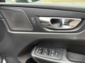 VOLVO XC60 2.0 T5 [250] R Design 5Dr Awd Geartronic