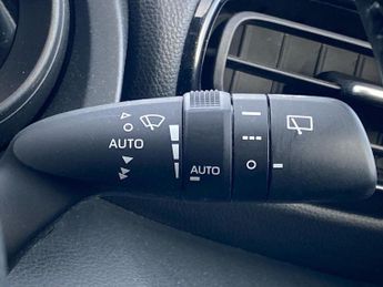 TOYOTA YARIS 1.5 Hybrid Design 5Dr Cvt