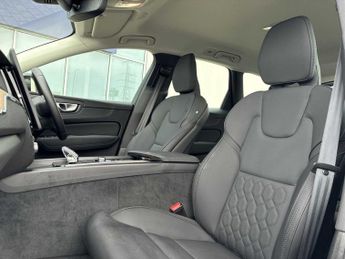 VOLVO XC60 2.0 B5P Plus Dark 5Dr Awd Geartronic