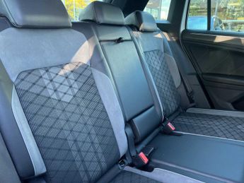 VOLKSWAGEN TIGUAN 2.0 TDI R-Line 5dr DSG