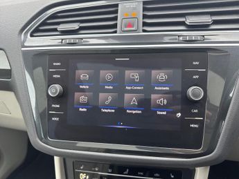 VOLKSWAGEN TIGUAN 2.0 Tdi Elegance Suv 5Dr Diesel Dsg 4Motion Euro 6 (S/S) (200 Ps