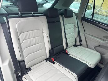 VOLKSWAGEN TIGUAN 2.0 TDI Elegance SUV 5dr Diesel DSG 4Motion Euro 6 (s/s) (200 ps