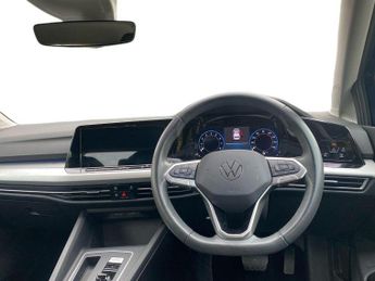VOLKSWAGEN GOLF 1.5 eTSI MHEV Life Hatchback 5dr Petrol Hybrid DSG Euro 6 (s/s) 