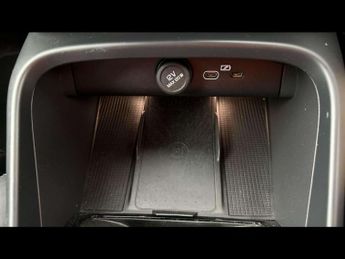 VOLVO XC40 2.0 B3P Plus Dark 5Dr Auto