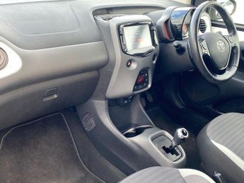 TOYOTA AYGO 1.0 Vvt-I X-Trend 5Dr X-Shift