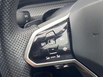 VOLKSWAGEN GOLF 2.0 Tdi R-Line Hatchback 5Dr Diesel Dsg Euro 6 (S/S) (150 Ps)