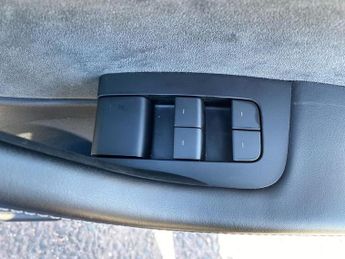 TESLA MODEL 3 (Dual Motor) Long Range Saloon 4Dr Electric Auto 4Wde (346 Ps)