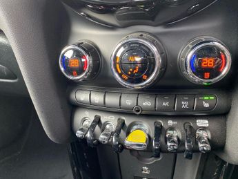 MINI HATCHBACK Cooper SE 32.6kWh Level 3 Hatchback 3dr Electric Auto (184 ps)