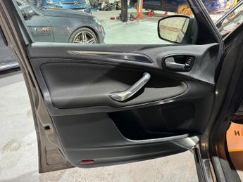 Ford S-Max 2.0 TDCi Titanium MPV 5dr Diesel Powershift Euro 5 (140 ps)