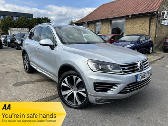 Volkswagen Touareg 3.0 TDI V6 BlueMotion Tech R-Line SUV 5dr Diesel Tiptronic 4WD E