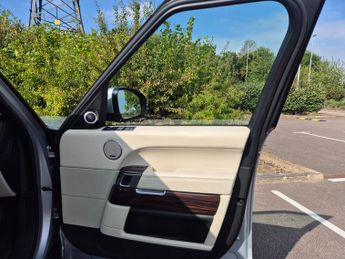 Land Rover Range Rover 4.4 SDV8 Vogue 4dr Auto