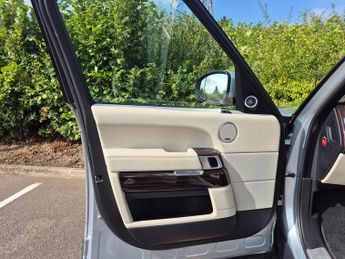 Land Rover Range Rover 4.4 SDV8 Vogue 4dr Auto