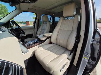 Land Rover Range Rover 4.4 SDV8 Vogue 4dr Auto