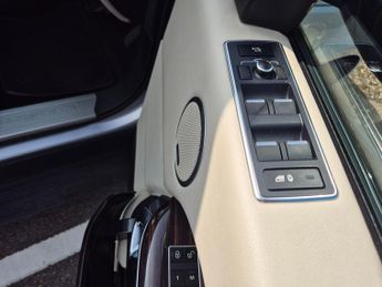 Land Rover Range Rover 4.4 SDV8 Vogue 4dr Auto