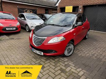 Chrysler Ypsilon BLACK AND RED 5-Door