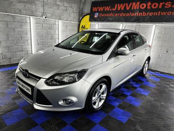 Ford Focus 1.6 Zetec Hatchback 5dr Petrol Powershift Euro 5 (125 ps)