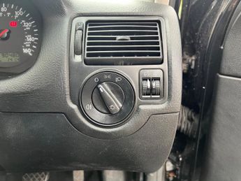 Volkswagen Golf 1.6 SE Hatchback 5dr Petrol Automatic (201 g/km, 102 bhp)