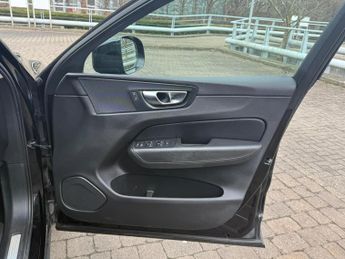 Volvo XC60 D4 MOMENTUM AWD 5-Door
