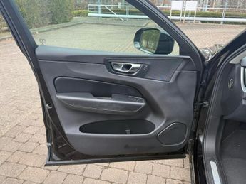 Volvo XC60 D4 MOMENTUM AWD 5-Door