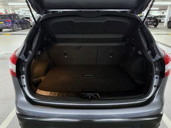 Nissan Qashqai 1.2 DIG-T Tekna SUV 5dr Petrol XTRON 2WD Euro 6 (s/s) (115 ps)