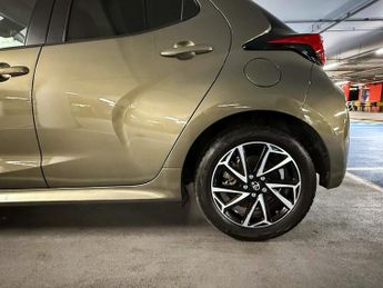 Toyota Yaris 1.5 VVT-h Design Hatchback 5dr Petrol Hybrid E-CVT Euro 6 (s/s) 