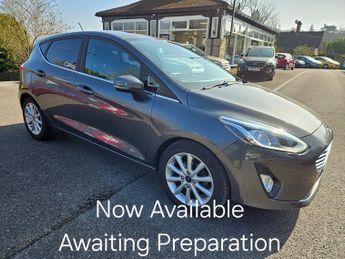 Ford Fiesta TITANIUM 5-Door