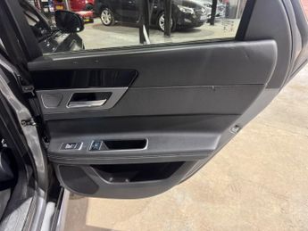 Jaguar XF 2.0d R-Sport Saloon 4dr Diesel Auto Euro 6 (s/s) (180 ps)