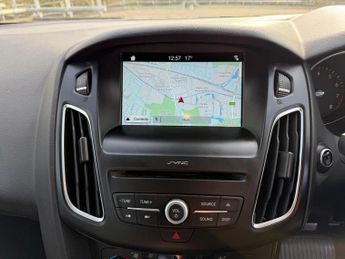 Ford Focus TITANIUM 5-Door