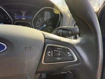 Ford Focus TITANIUM 5-Door