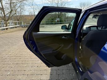 Ford Focus TITANIUM 5-Door