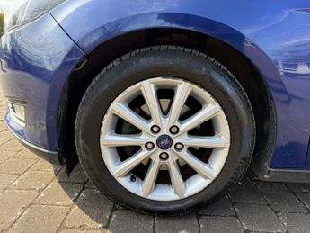 Ford Focus TITANIUM 5-Door