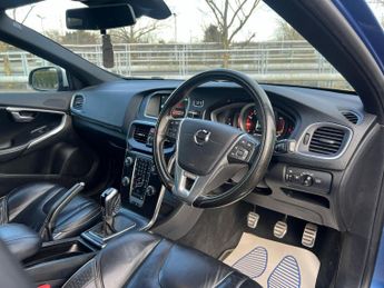 Volvo V40 T3 R-DESIGN PRO 5-Door