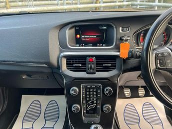 Volvo V40 T3 R-DESIGN PRO 5-Door
