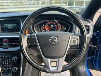 Volvo V40 T3 R-DESIGN PRO 5-Door