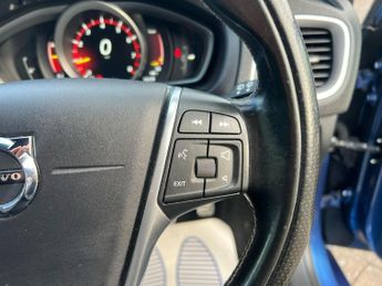 Volvo V40 T3 R-DESIGN PRO 5-Door