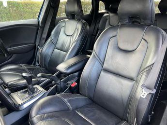 Volvo V40 T3 R-DESIGN PRO 5-Door