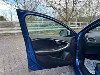 Volvo V40 T3 R-DESIGN PRO 5-Door