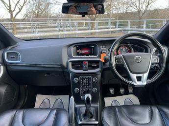 Volvo V40 T3 R-DESIGN PRO 5-Door