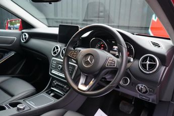 Mercedes-Benz A Class 1.6 A180 Sport (Executive) Hatchback 5dr Petrol 7G-DCT Euro 6 (s