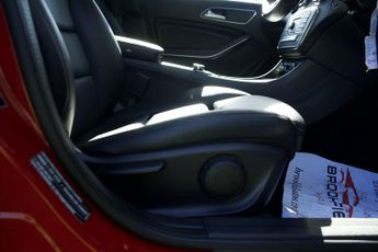 Mercedes-Benz A Class 1.6 A180 Sport (Executive) Hatchback 5dr Petrol 7G-DCT Euro 6 (s