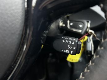 Toyota Yaris 1.5 VVT-i Icon Tech Hatchback Petrol CVT Euro 6 (111 ps) 5dr