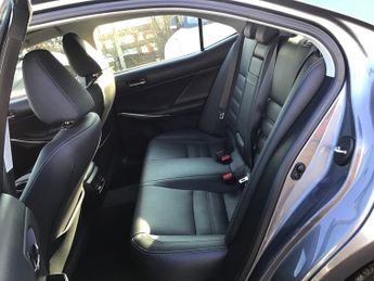 Lexus IS 2.5 300h Executive Edition Saloon 4dr Petrol Hybrid E-CVT Euro 5